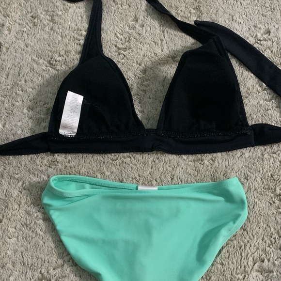 Bikini - Picture 3 of 4